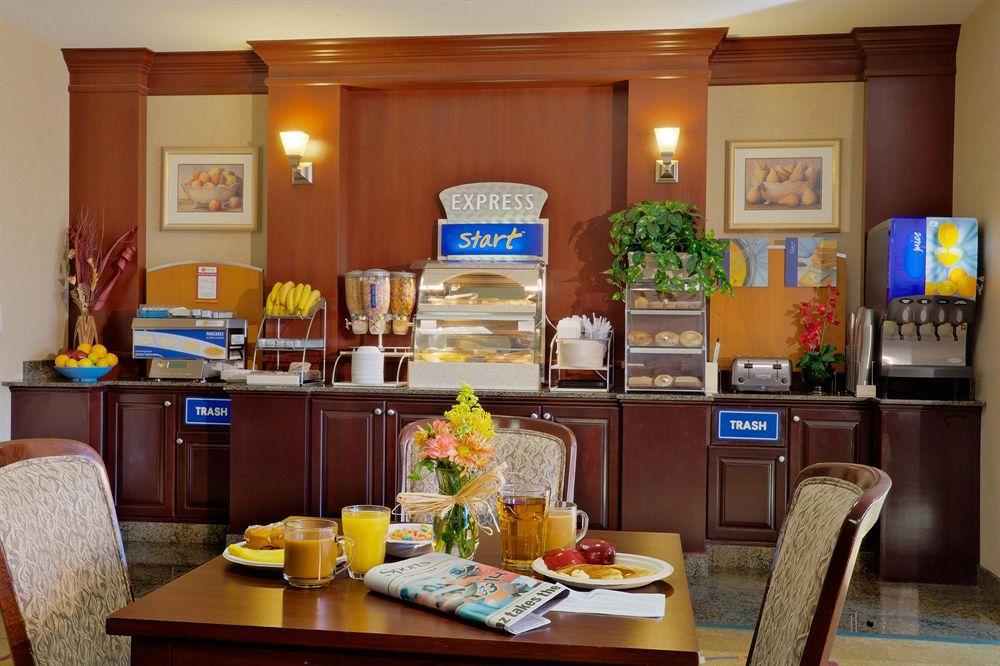 Holiday Inn Express Hotel & Suites Albany By Ihg Restaurant photo