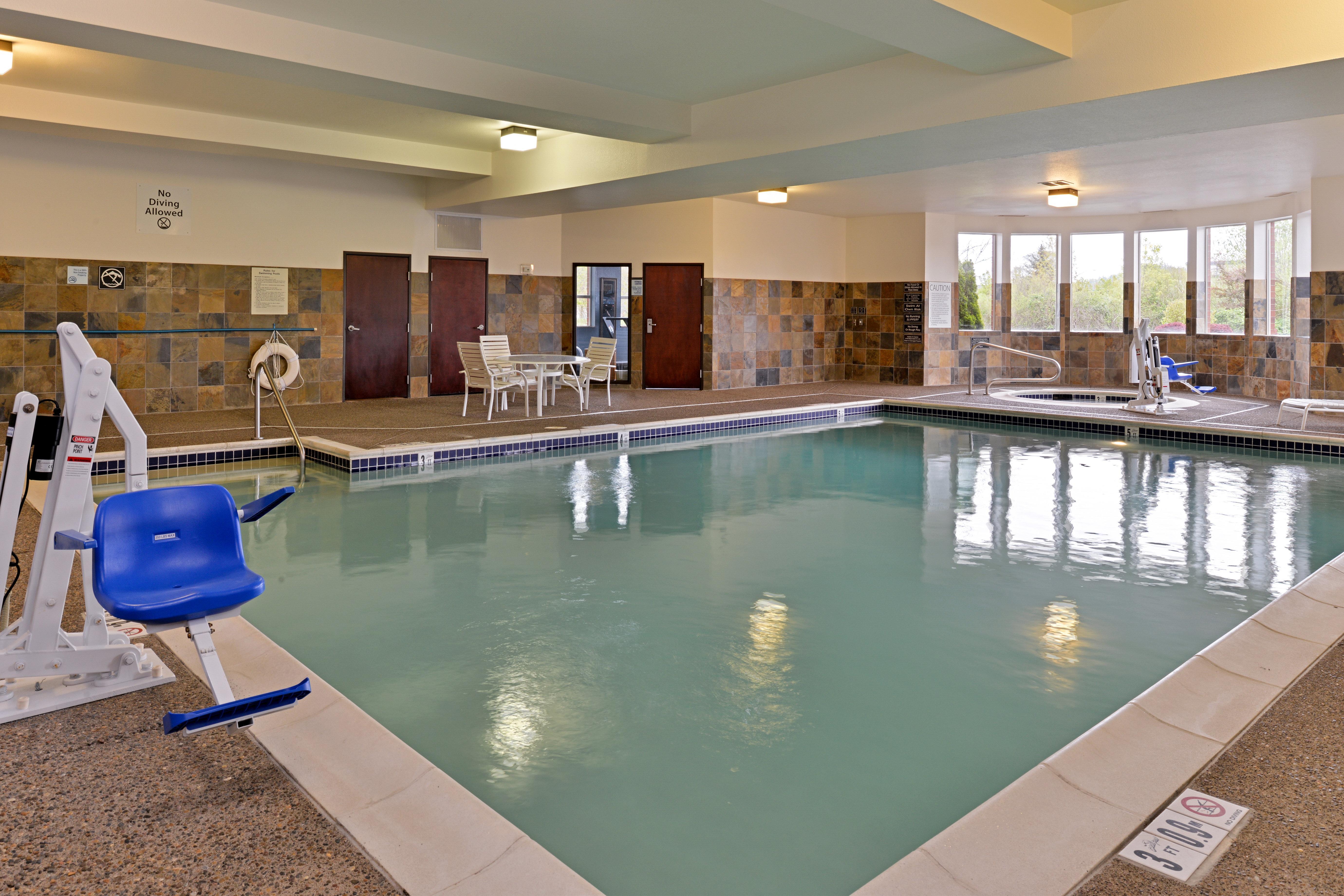 Holiday Inn Express Hotel & Suites Albany By Ihg Exterior photo