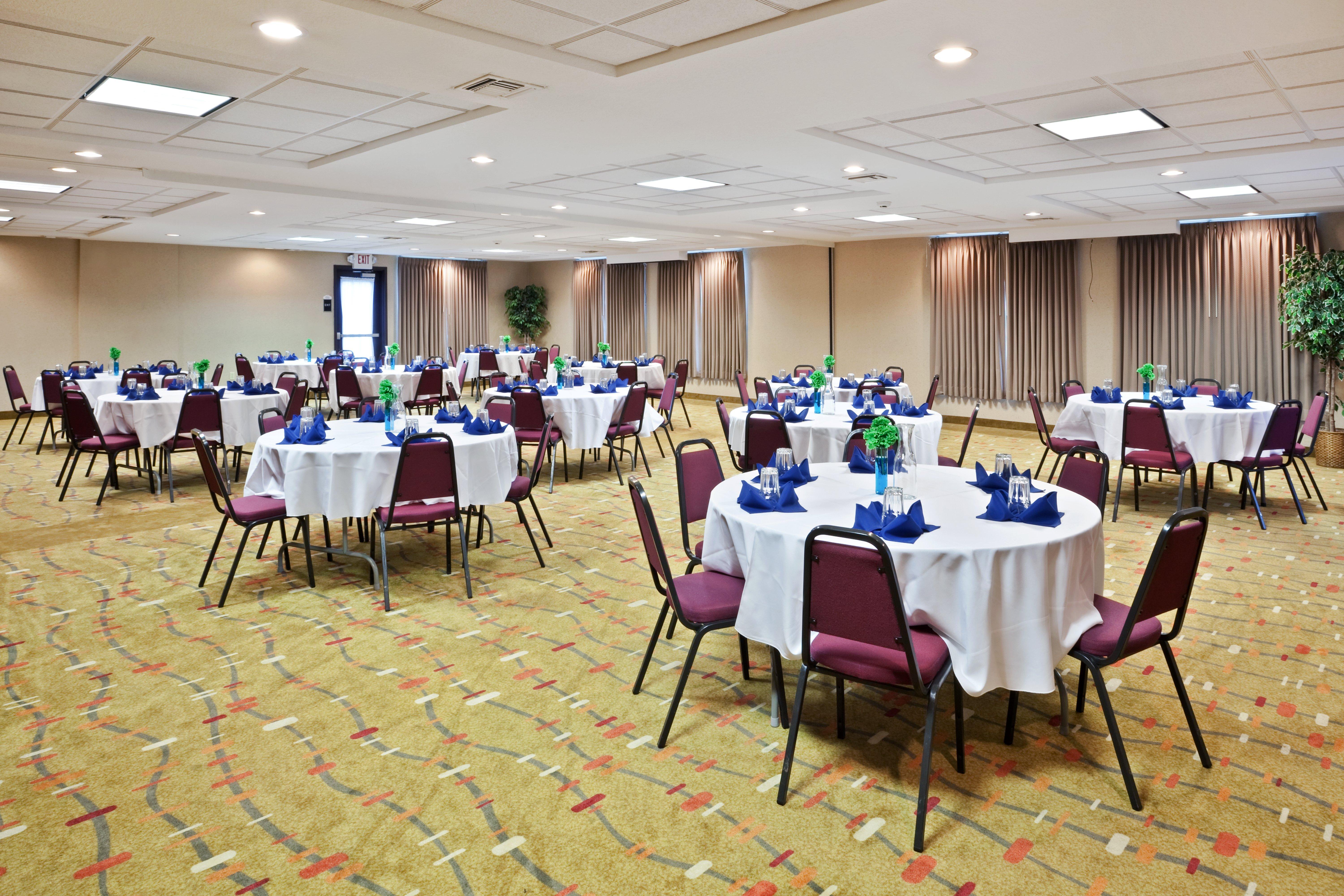 Holiday Inn Express Hotel & Suites Albany By Ihg Exterior photo