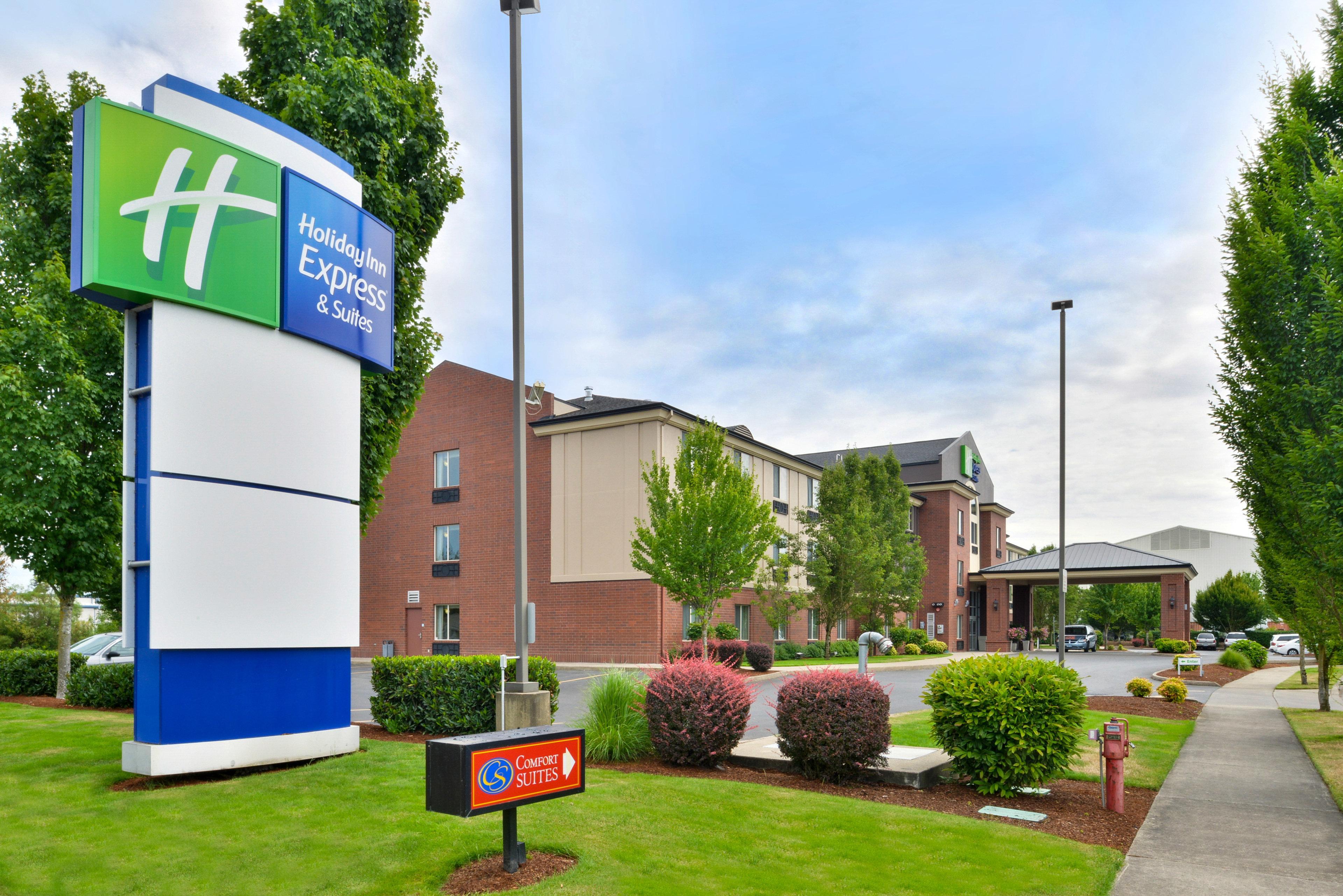 Holiday Inn Express Hotel & Suites Albany By Ihg Exterior photo