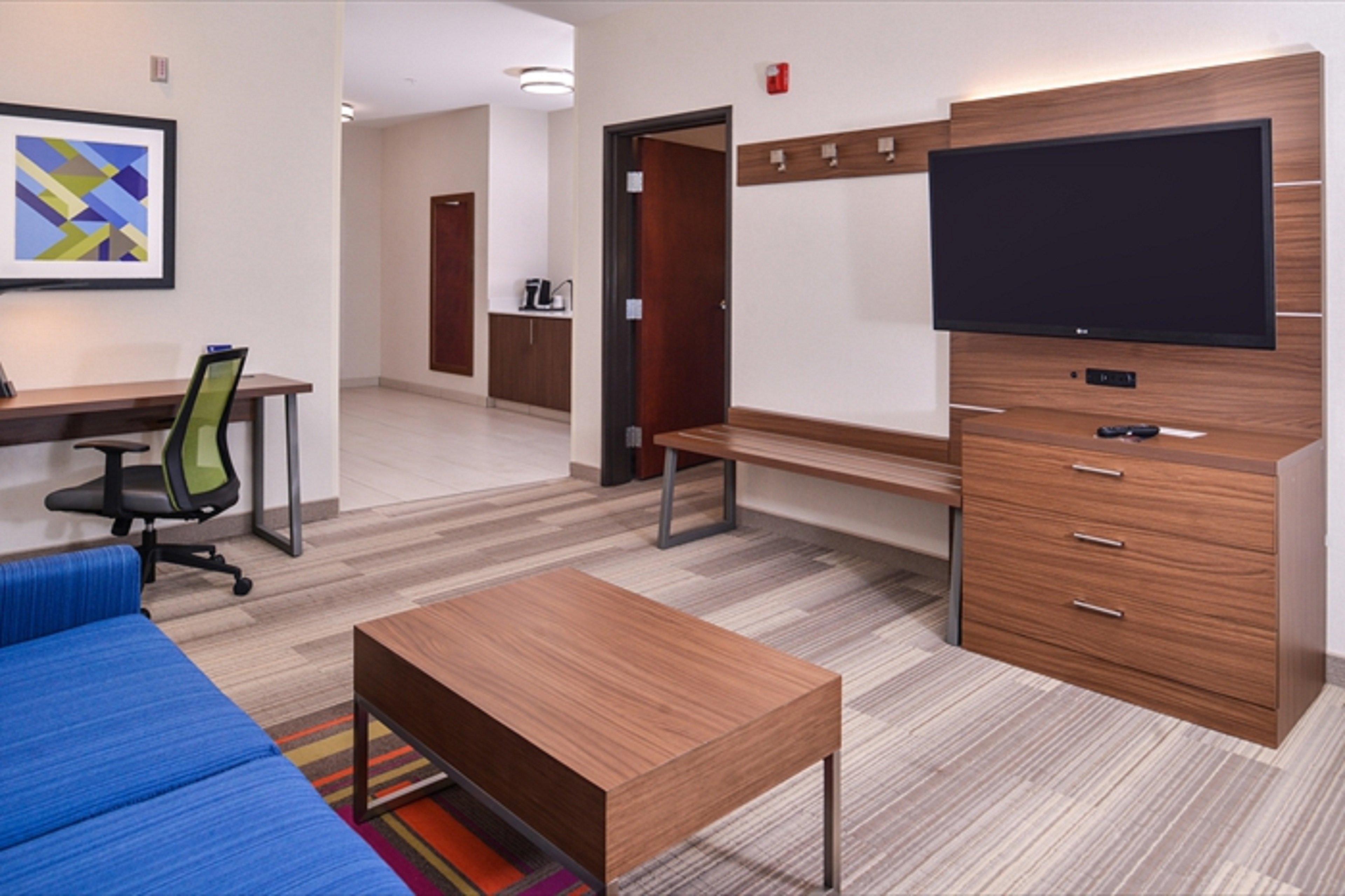 Holiday Inn Express Hotel & Suites Albany By Ihg Exterior photo