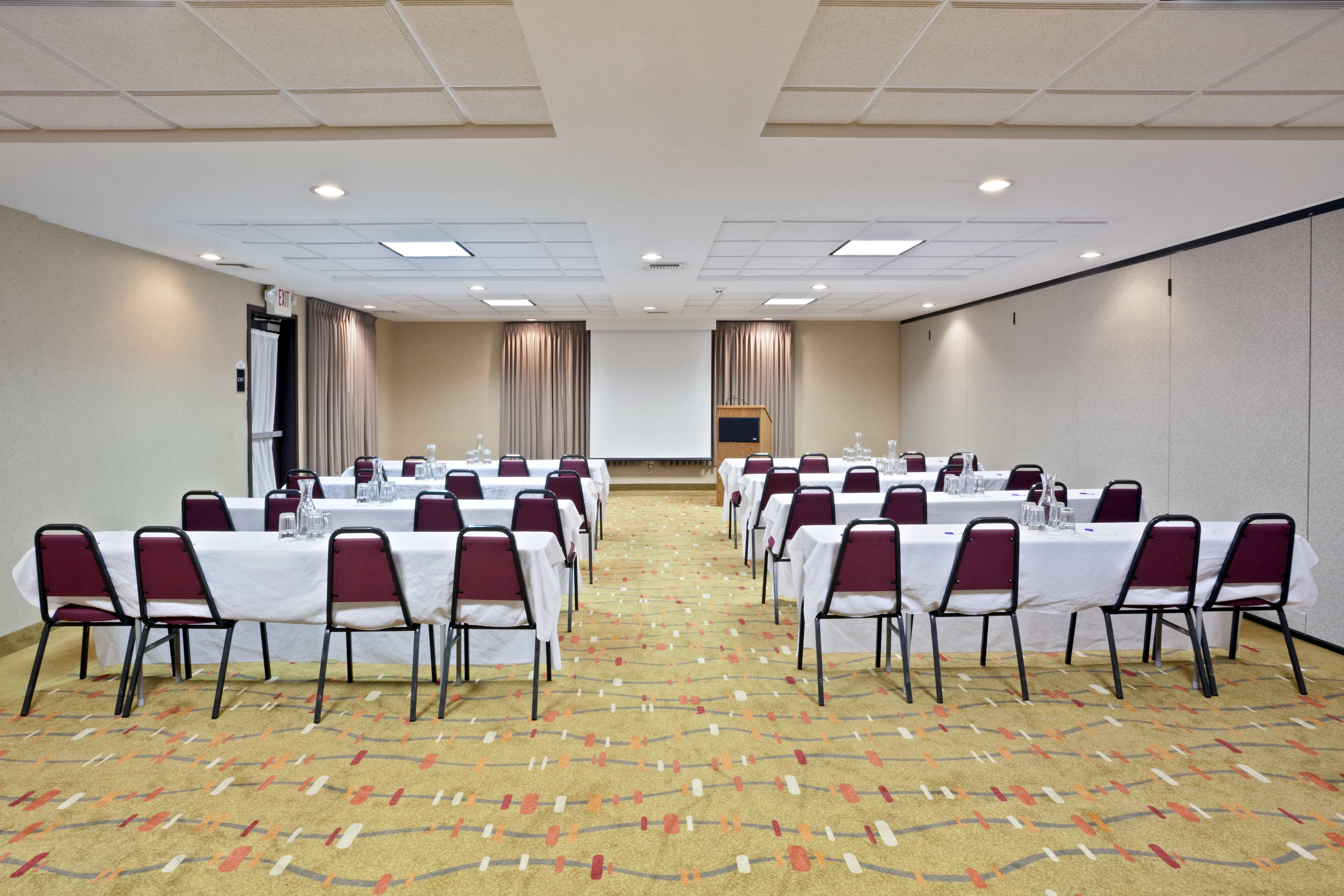 Holiday Inn Express Hotel & Suites Albany By Ihg Exterior photo