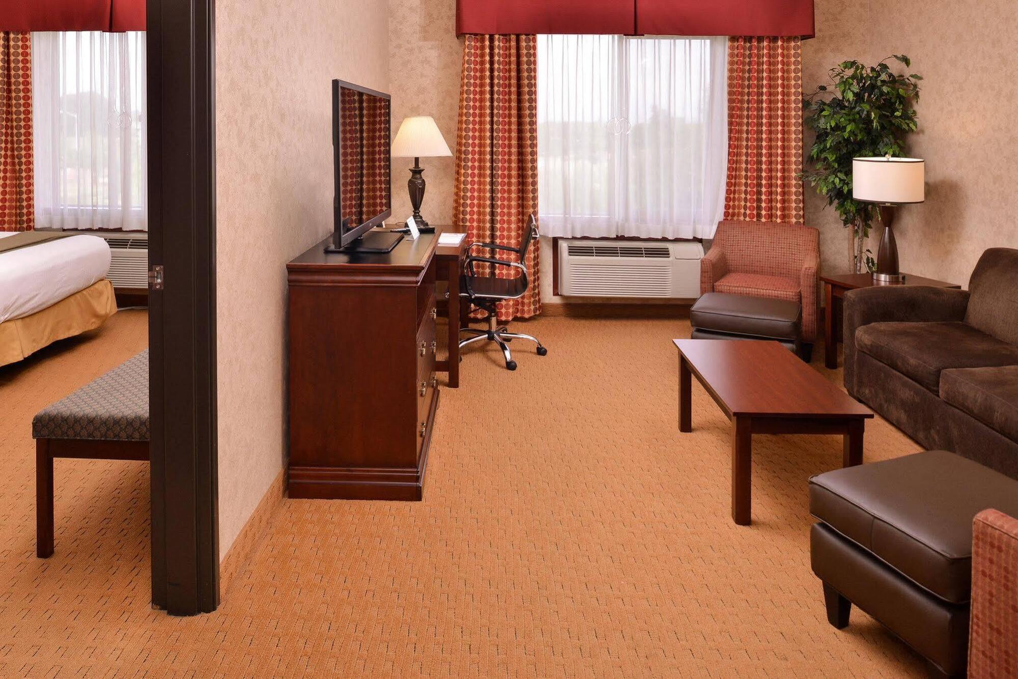 Holiday Inn Express Hotel & Suites Albany By Ihg Exterior photo