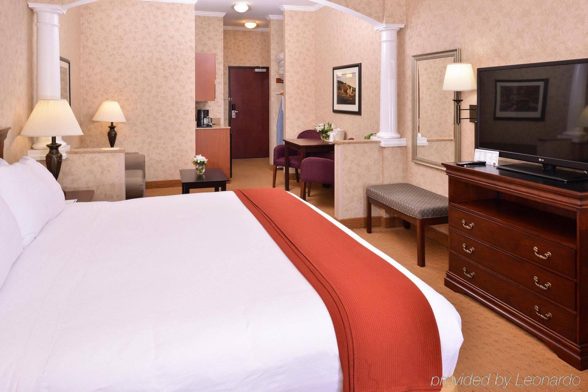 Holiday Inn Express Hotel & Suites Albany By Ihg Exterior photo